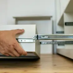 Jak wyjąć szufladę z szafki Cersanit: Instrukcja krok po kroku