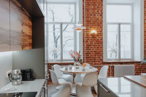 Co położyć na okrągły stół: 10 inspirujących pomysłów na dekorację
